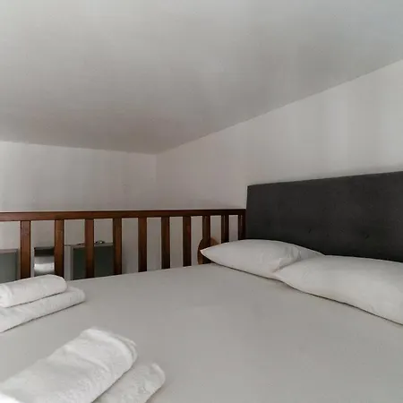 Lägenhet Turro - Pisino - Accogliente Loft Con Soppalco *